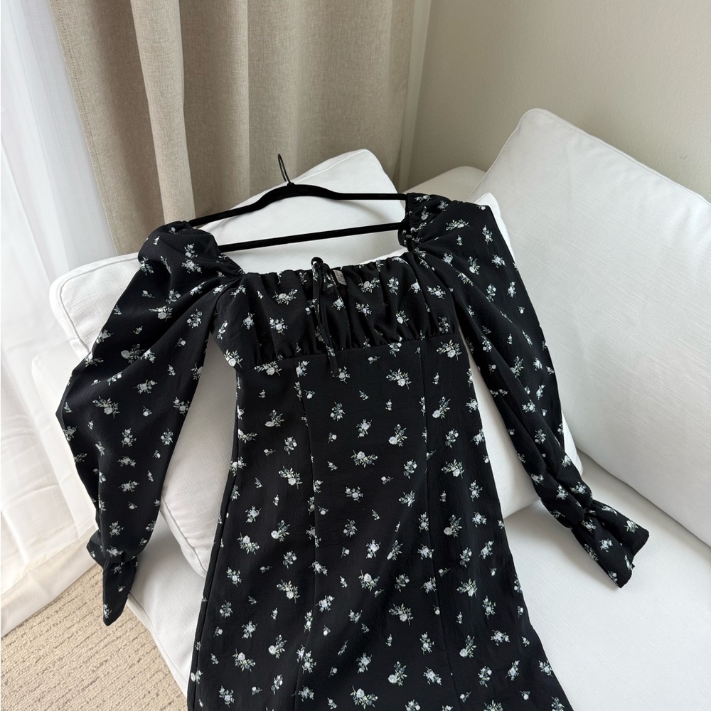 H&M Puff-Sleeved Black Floral Dress